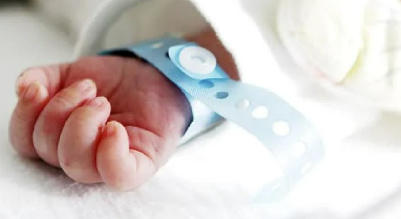 Neonata viene al mondo e muore poche ore dopo il parto in casa: fatale lo choc emorragico. Disposta l Neonata viene al mondo e muore poche ore dopo il parto in casa: fatale lo choc emorragico. Disposta l