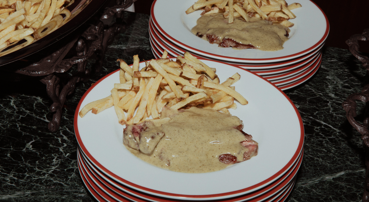 https://statics.cedscdn.it/photos/MED_HIGH/2025/10/13/9124276_13121146_la_rue_milano_prezzi_menu_solo_un_piatto_dove_costo.jpg
