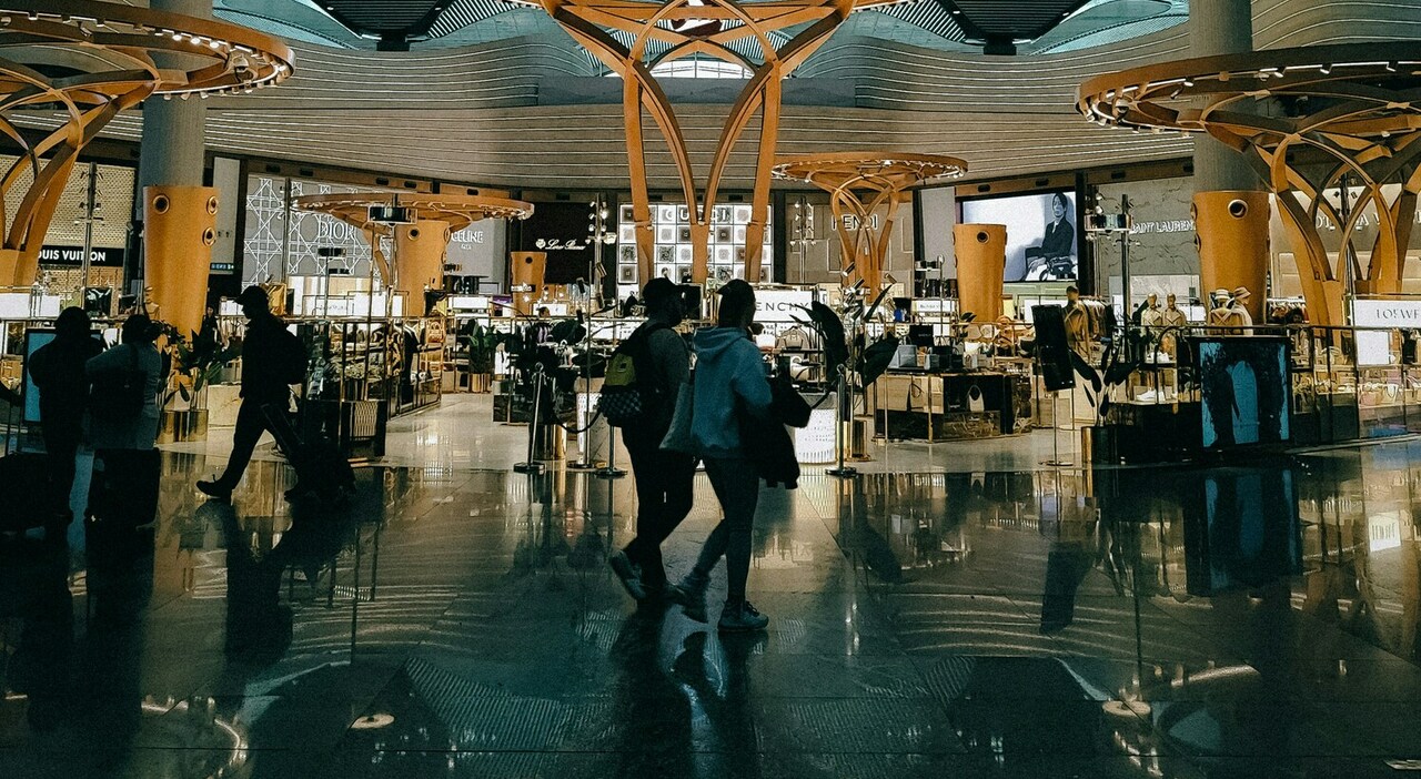 https://statics.cedscdn.it/photos/MED_HIGH/2025/10/13/9124301_13112604_aeroporti_europa_miglori_la_classifica.jpg