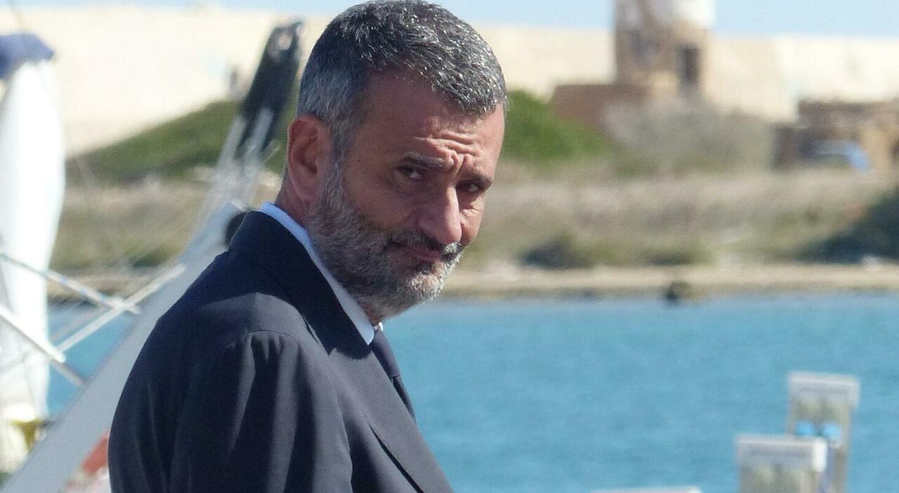 La proposta dei sostenitori di Amati per chiudere i conflitti interni: «Lui con il Pd e Matarrelli nella lista civica di Decaro» La proposta dei sostenitori di Amati per chiudere i conflitti interni: «Lui con il Pd e Matarrelli nella lista civica di Decaro»
