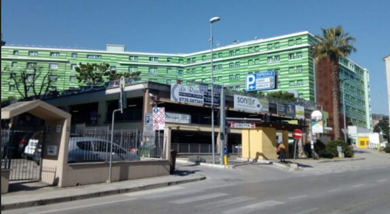 San Benedetto, incubo abusi. La bambina di 6 anni non può uscire dall?ospedale: è un luogo sicuro San Benedetto, incubo abusi. La bambina di 6 anni non può uscire dall?ospedale: è un luogo sicuro