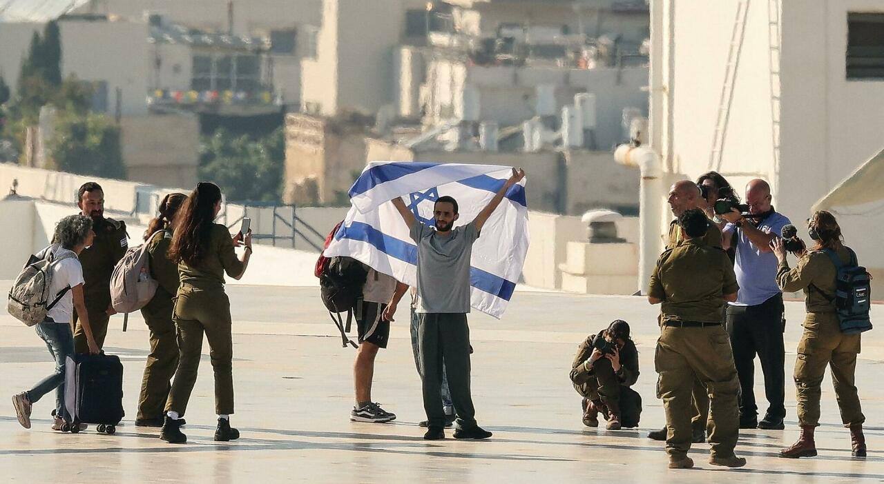 Gaza, gli ostaggi tornano a casa dopo 738 giorni. Trump: «La guerra è finita» Gaza, gli ostaggi tornano a casa dopo 738 giorni. Trump: «La guerra è finita»