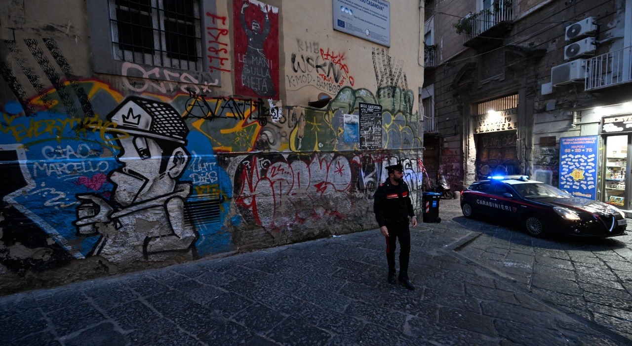 napoli 15enne accoltellato all uscita di scuola per uno sguardo di troppo ricoverato in ospedale