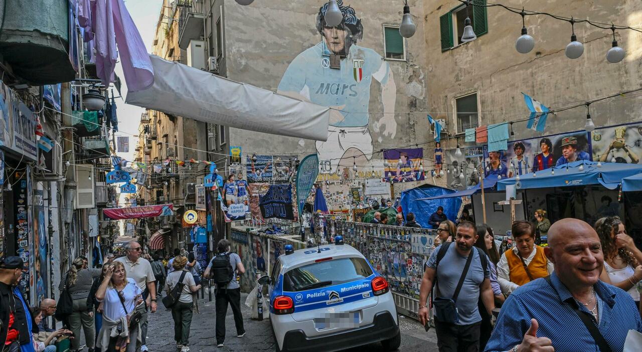 https://statics.cedscdn.it/photos/MED_HIGH/2025/10/14/9126830_14164902_murales_maradona_furto_energia_napoli.jpg