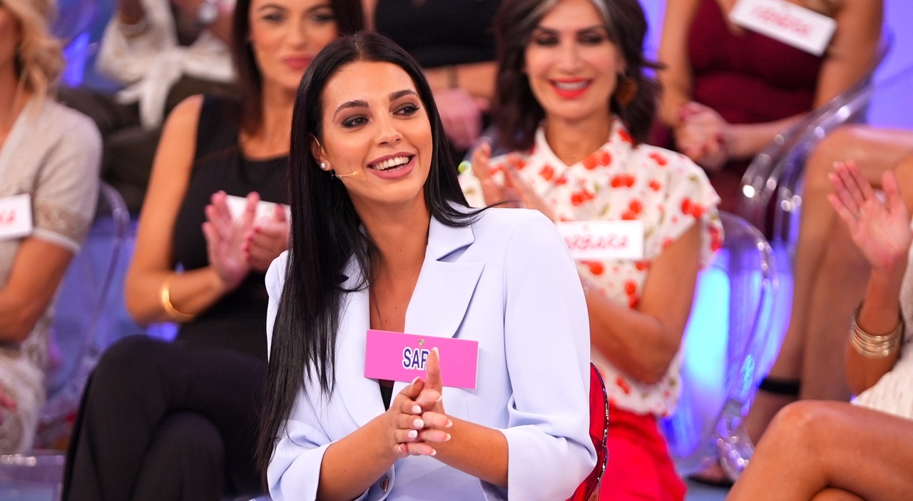 Sara Gaudenzi da corteggiatrice a nuova tronista di Uomini e Donne: la decisione di Maria De Filippi spiazza tutti Sara Gaudenzi da corteggiatrice a nuova tronista di Uomini e Donne: la decisione di Maria De Filippi spiazza tutti
