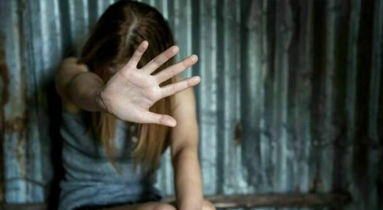 https://statics.cedscdn.it/photos/MED_HIGH/2025/10/14/9126874_14172106_violenza_sessuale.jpg