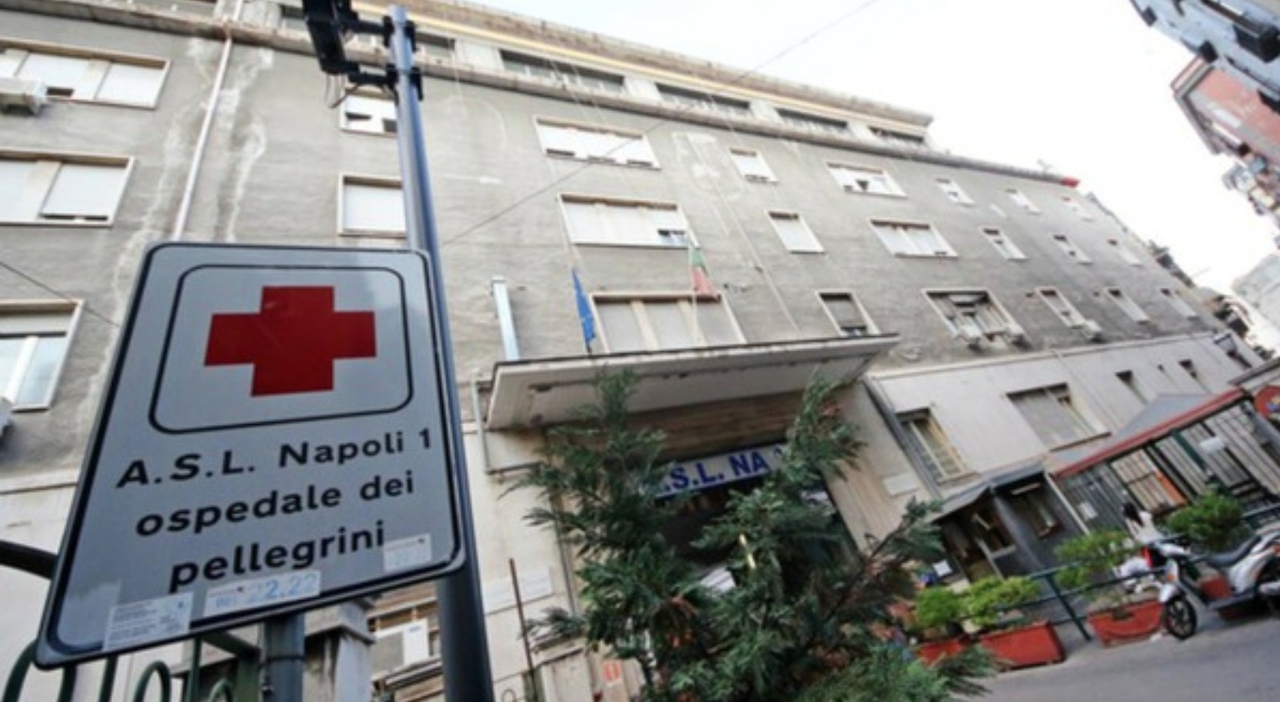 https://statics.cedscdn.it/photos/MED_HIGH/2025/10/14/9126914_14175923_quindicenne_accoltellato_fuori_scuola_via_benedetto_croce_napoli_oggi_14_10_2025.jpg