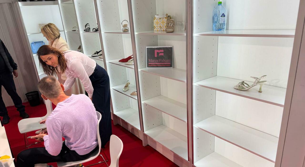 Fermo, alla fiera di Mosca, ma senza scarpe: «I campioni requisiti alla dogana» Fermo, alla fiera di Mosca, ma senza scarpe: «I campioni requisiti alla dogana»