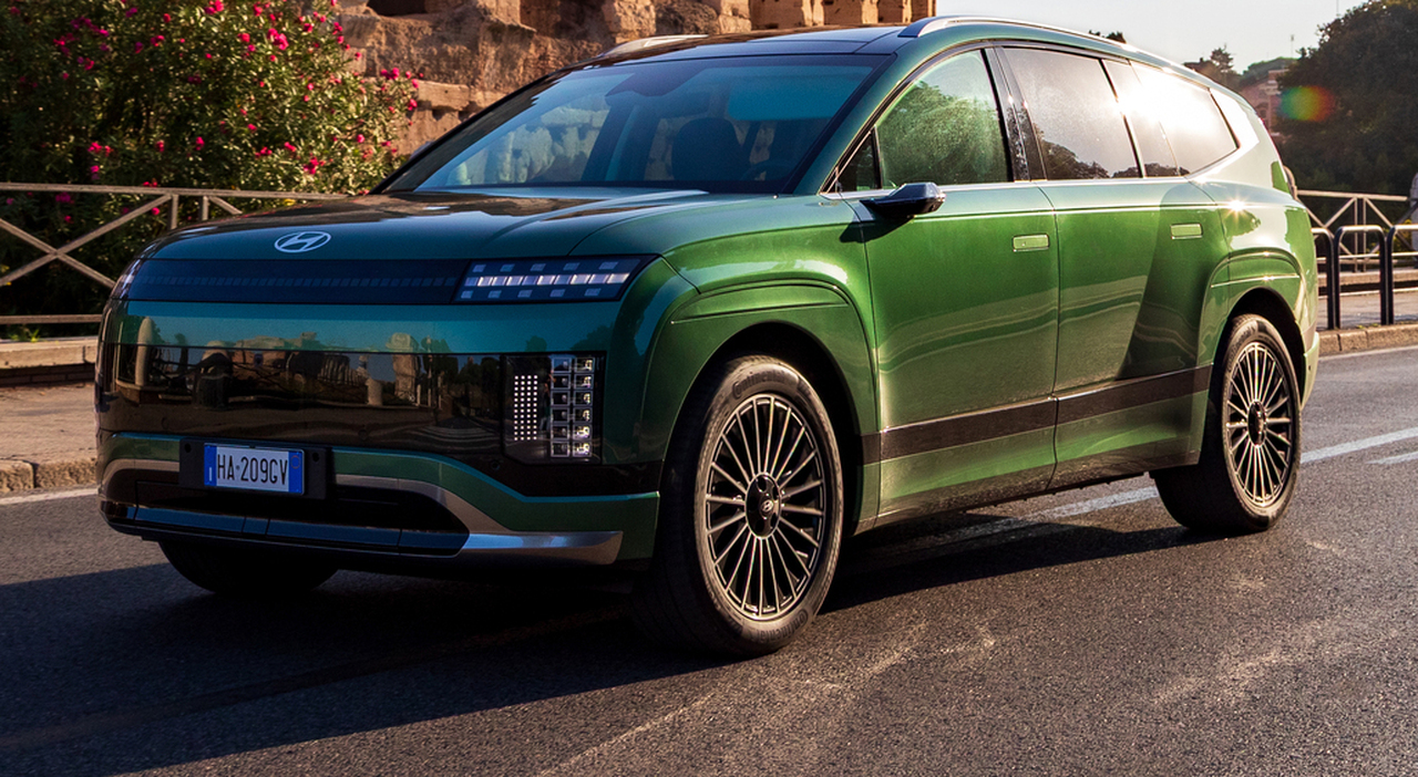 La nuova Hyundai Ioniq 9 all'ombra del Colosseo