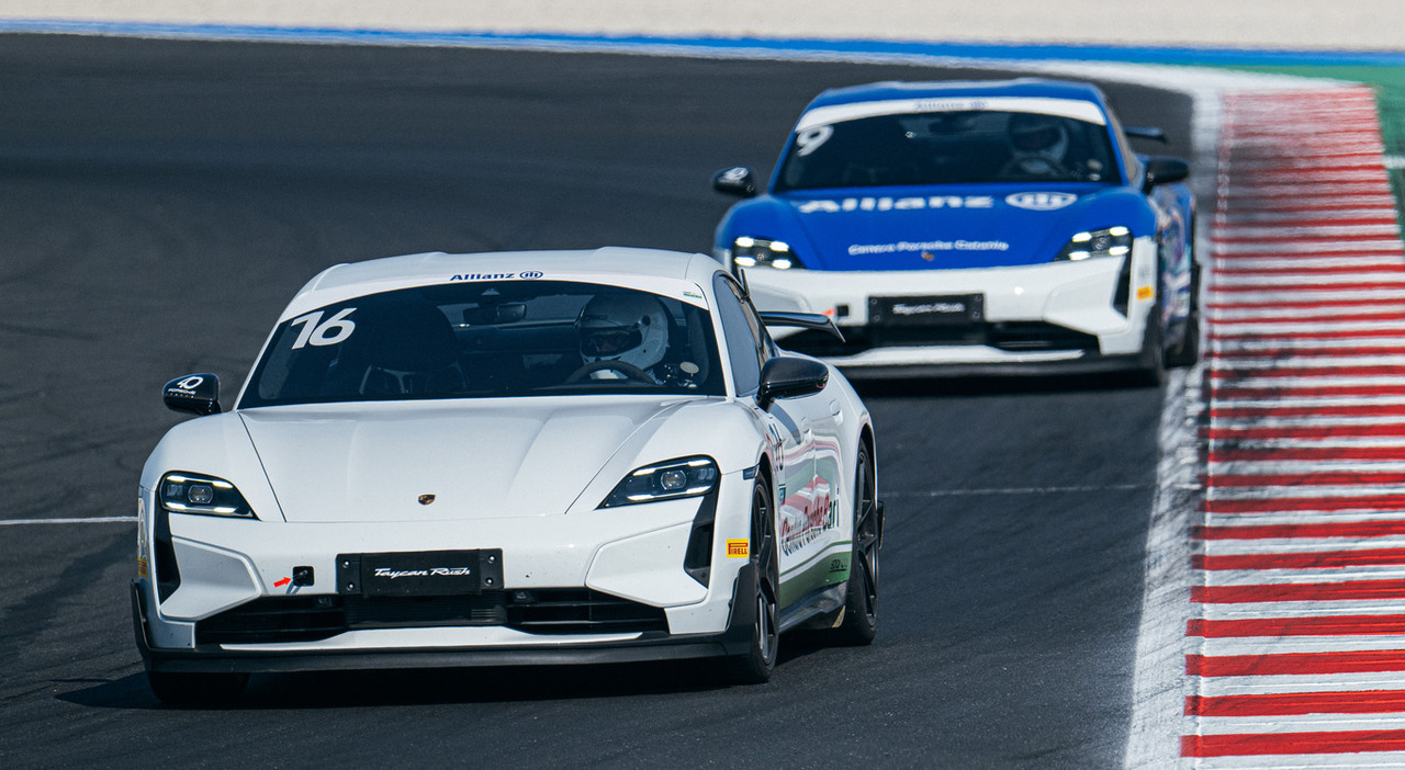 Un momento della Porsche Taycan Rush a Misano