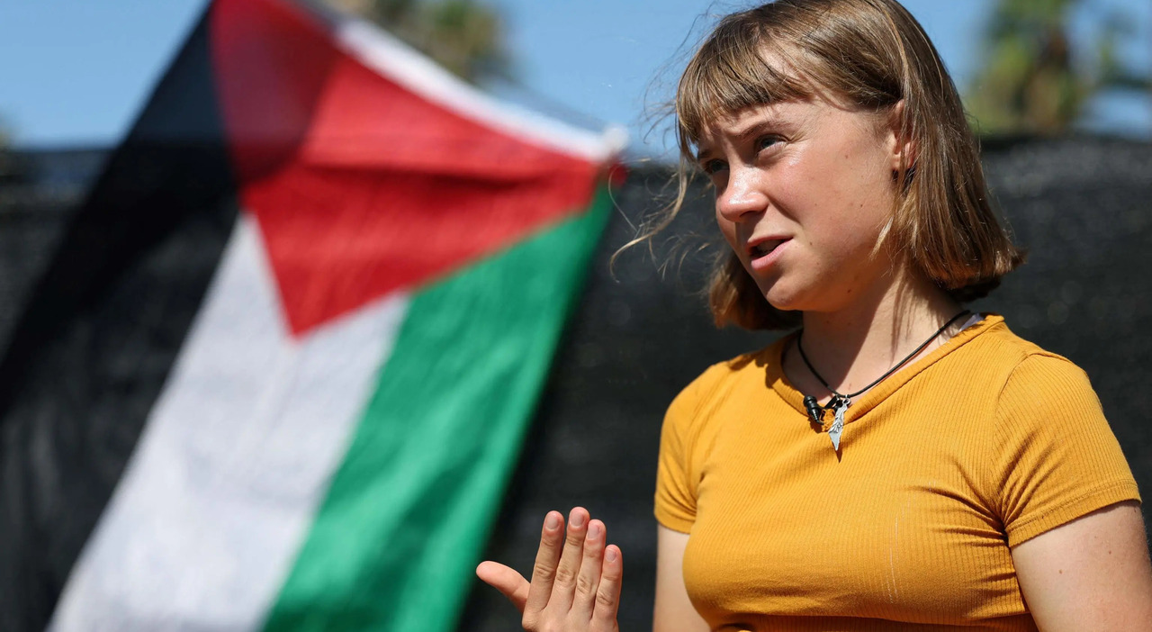 https://statics.cedscdn.it/photos/MED_HIGH/2025/10/15/9128868_15153756_greta_thunberg.jpg