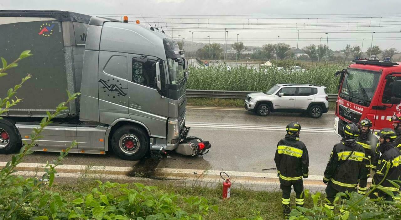 Schianto choc, il figlio 25enne è in coma. «È scivolato, aiutatemi a capire perché: chi sa, parli» Schianto choc, il figlio 25enne è in coma. «È scivolato, aiutatemi a capire perché: chi sa, parli»