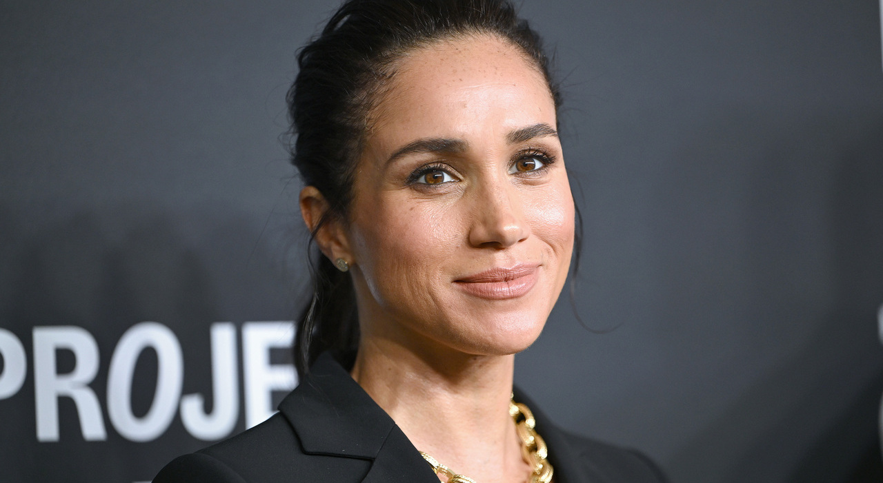 https://statics.cedscdn.it/photos/MED_HIGH/2025/10/16/9131077_16161357_meghan_sveste_panni_duchessa_sono_imprenditrice_cosa_ha_detto_oggi_16_10_2025.jpg
