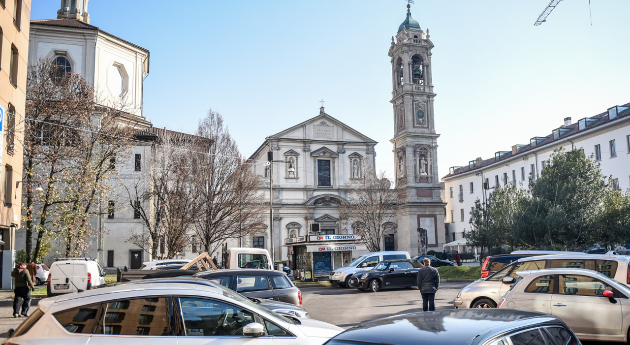 Piazza Santo Stefano pedonale e verde, il progetto del Comunedi Milano: «Meno isole di calore, suolo drenante e alberi»