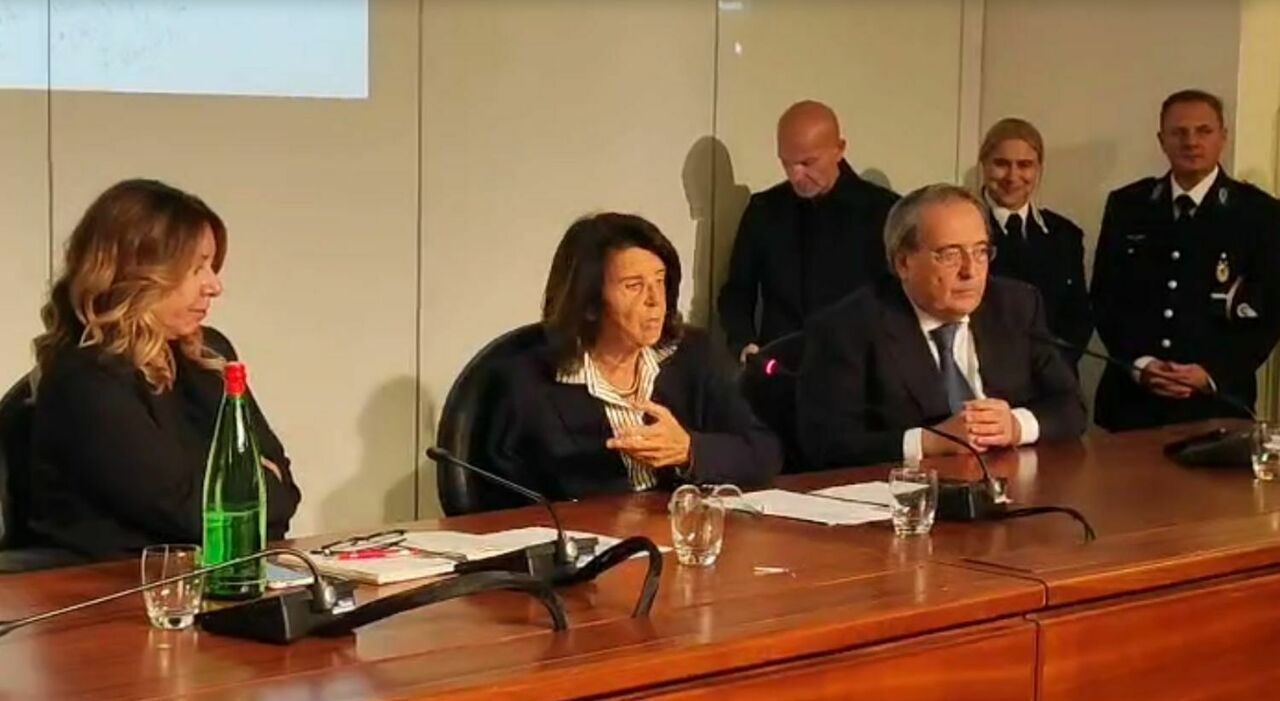 Nisida, investimenti e valorizzazione del teatro di Eduardo. Severino: «Così si scatenano libertà e fantasia». Davoli: «Credo nella forza dei ragazzi» Nisida, investimenti e valorizzazione del teatro di Eduardo. Severino: «Così si scatenano libertà e fantasia». Davoli: «Credo nella forza dei ragazzi»