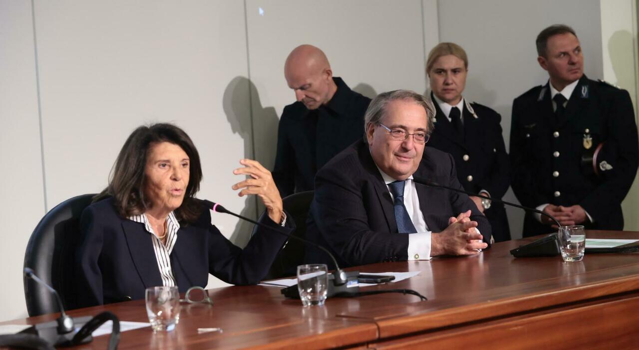 Nisida, incontro con il ministro Nordio: «Abbattere la recidiva, investiamo sul teatro». Severino: «Così si scatenano libertà e fantasia» Nisida, incontro con il ministro Nordio: «Abbattere la recidiva, investiamo sul teatro». Severino: «Così si scatenano libertà e fantasia»