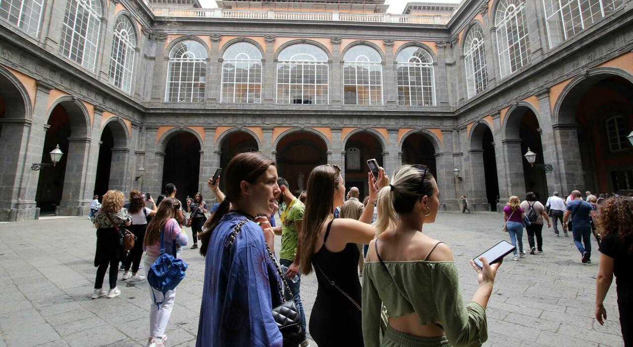 Turismo a Napoli, nel centro storico affitti saliti del 25%: «Ecco i paletti contro i B&b» Turismo a Napoli, nel centro storico affitti saliti del 25%: «Ecco i paletti contro i B&b»