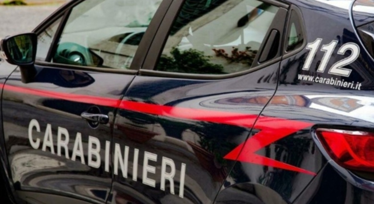 Simone Schiavello muore a 19 anni, era stato accoltellato dopo una lite per la droga e abbandonato in strada: è caccia all