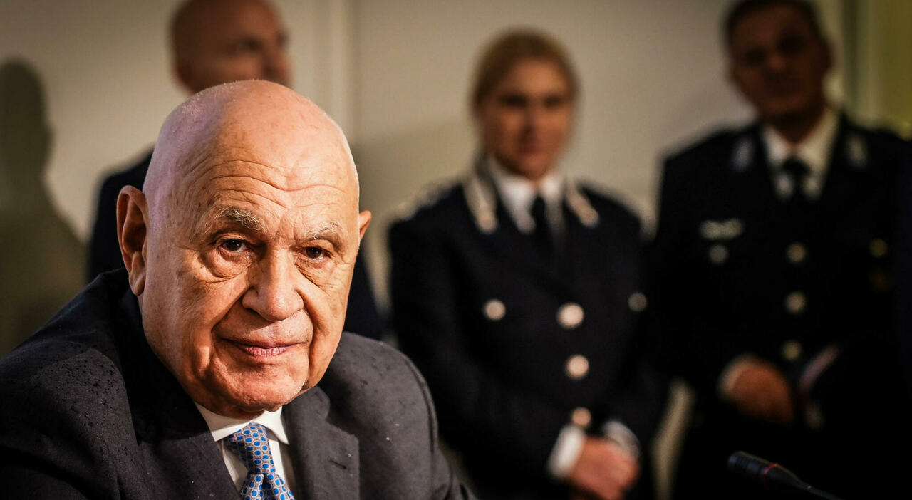 Il ministro Carlo Nordio a Nisida: «La protesta dei magistrati? In Tribunale è inopportuna» Il ministro Carlo Nordio a Nisida: «La protesta dei magistrati? In Tribunale è inopportuna»