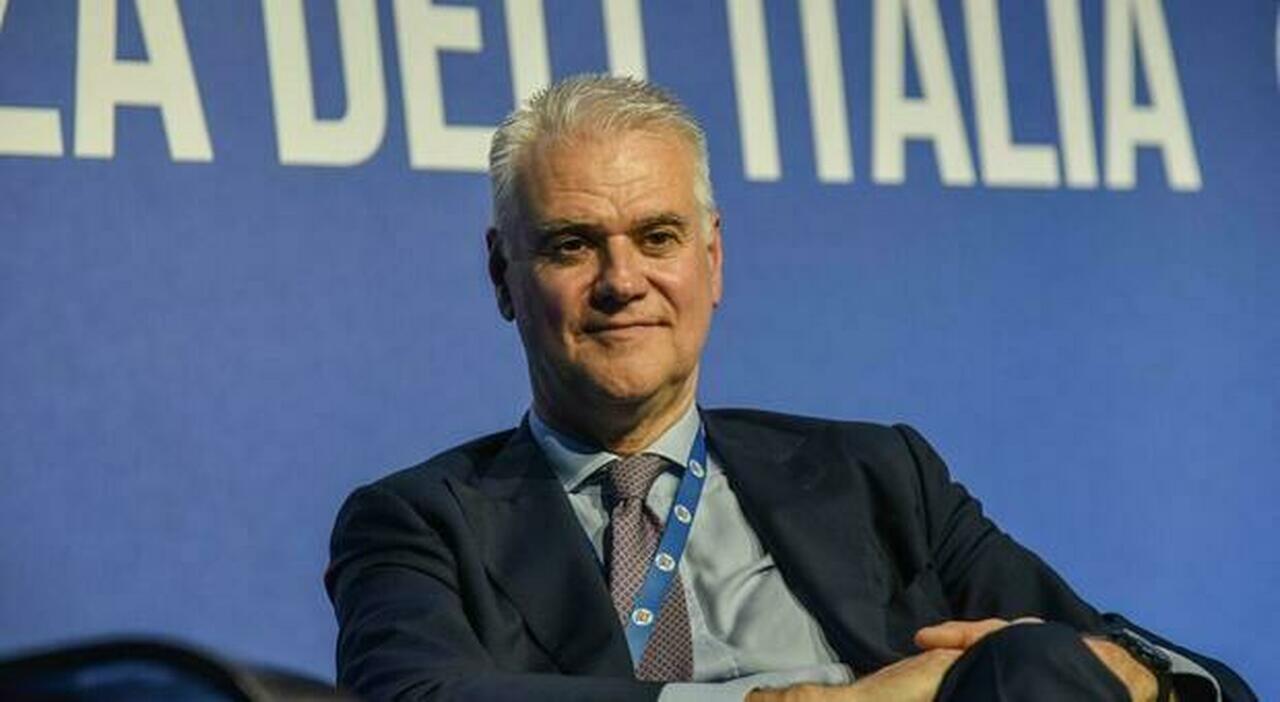 https://statics.cedscdn.it/photos/MED_HIGH/2025/10/16/9131492_9085333_zangrillo_15213720.jpg
