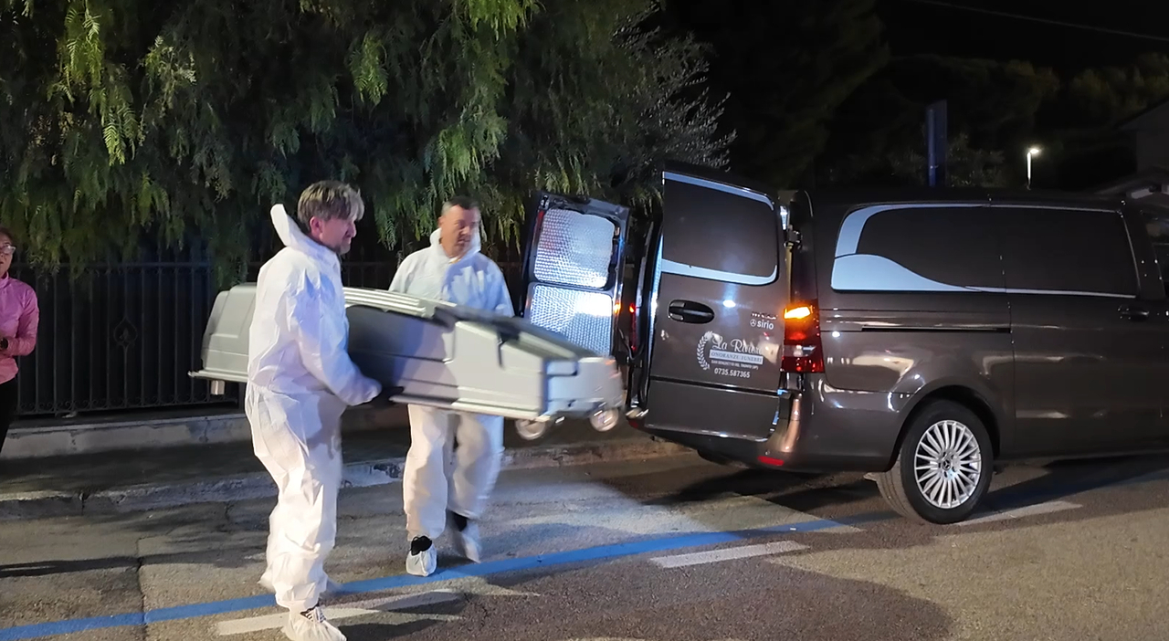 La tragedia della disperazione: uccide la compagna e si suicida. Mario e Vanda, morti insieme La tragedia della disperazione: uccide la compagna e si suicida. Mario e Vanda, morti insieme