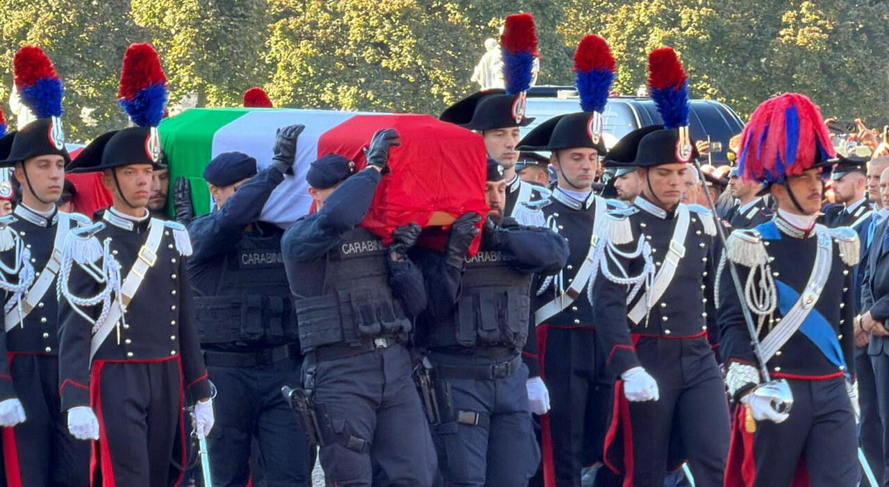 Carabinieri morti, il funerale: a Santa Giustina anche i 27 militari feriti nell Carabinieri morti, il funerale: a Santa Giustina anche i 27 militari feriti nell