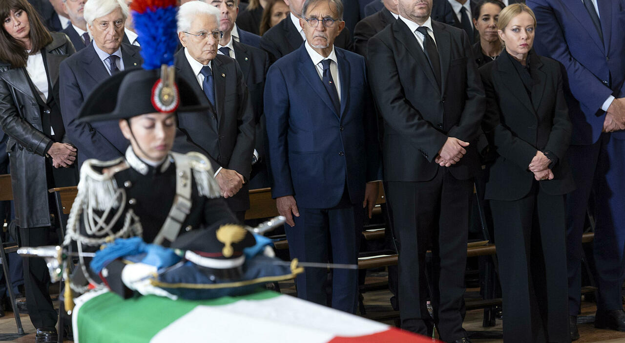 Carabinieri morti, il funerale a Santa Giustina. Mons Saba: «Valerio Daprà, Davide Bernardello e Marco Piffari stavano celebrando il servizio per il bene comune» Carabinieri morti, il funerale a Santa Giustina. Mons Saba: «Valerio Daprà, Davide Bernardello e Marco Piffari stavano celebrando il servizio per il bene comune»