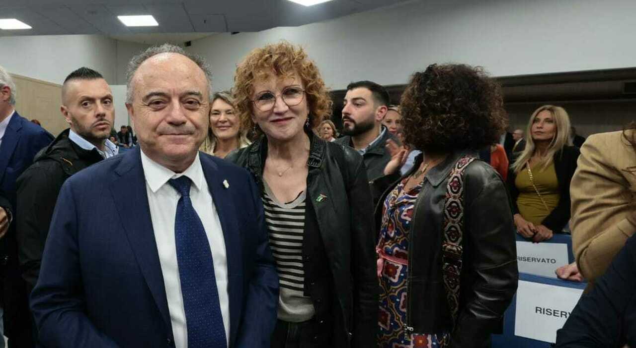 Notte bianca della giustizia a Napoli, applausi per Ranucci. L?Anm: «Libertà di stampa e di espressione» Notte bianca della giustizia a Napoli, applausi per Ranucci. L?Anm: «Libertà di stampa e di espressione»