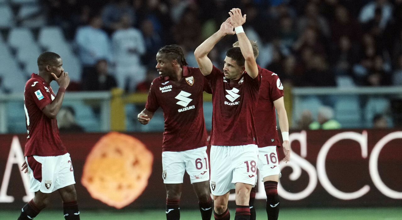 Torino Napoli 1 0: Simeone e il Var condannano Conte Torino Napoli 1 0: Simeone e il Var condannano Conte