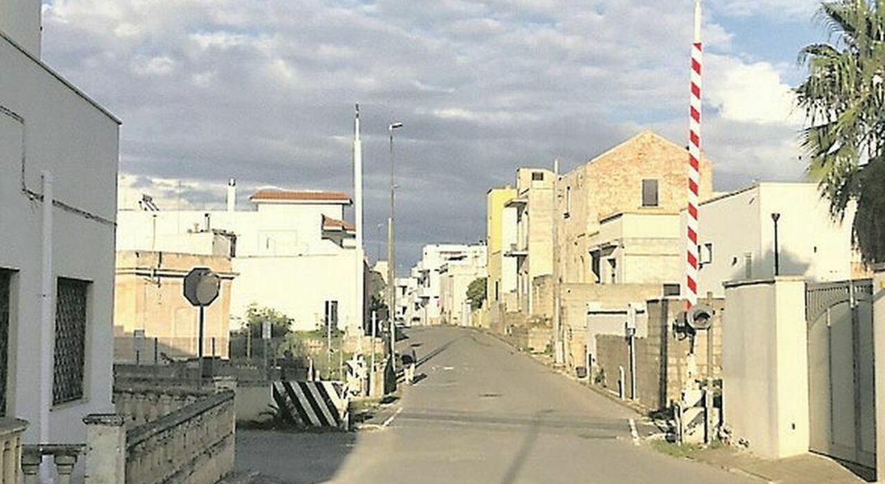 Sicurezza, passaggi a livello: aperti o bloccati. L?allarme del sindaco di Taviano: «Seri rischi»