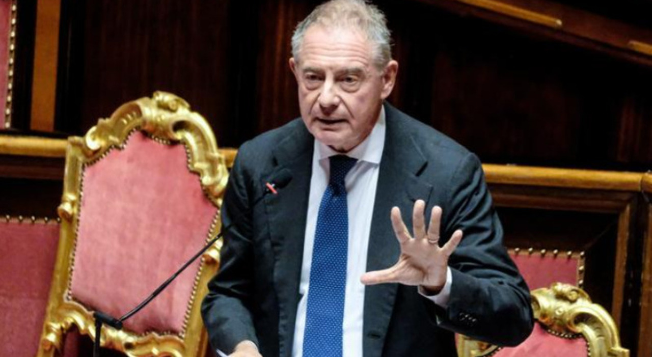 Adolfo Urso, intervista al ministro delle imprese: «Così il governo spinge gli investimenti al Sud» Adolfo Urso, intervista al ministro delle imprese: «Così il governo spinge gli investimenti al Sud»