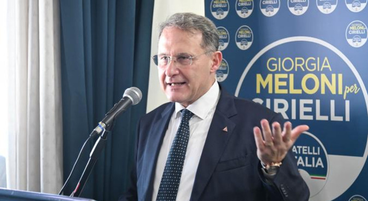 Regionali, Cirielli da Salerno attacca De Luca: «Ormai è il passato» Regionali, Cirielli da Salerno attacca De Luca: «Ormai è il passato»