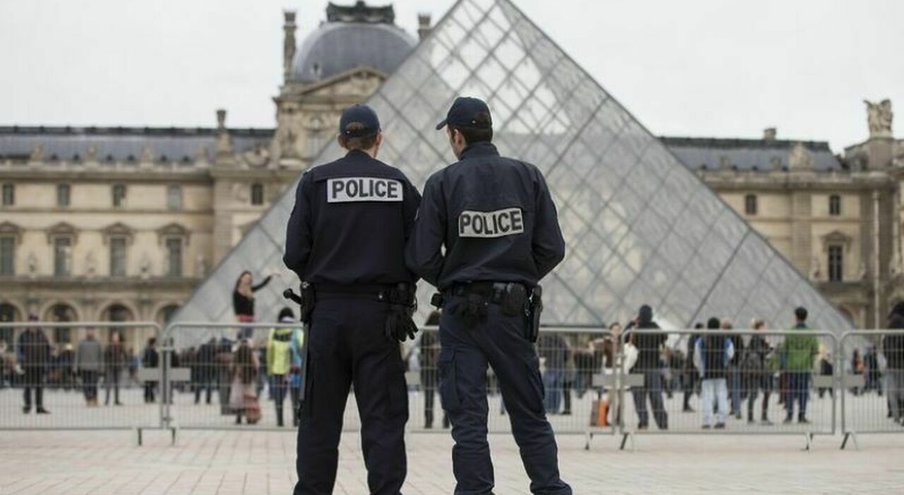 Rapina al Louvre, rubati i gioielli di Napoleone e dell