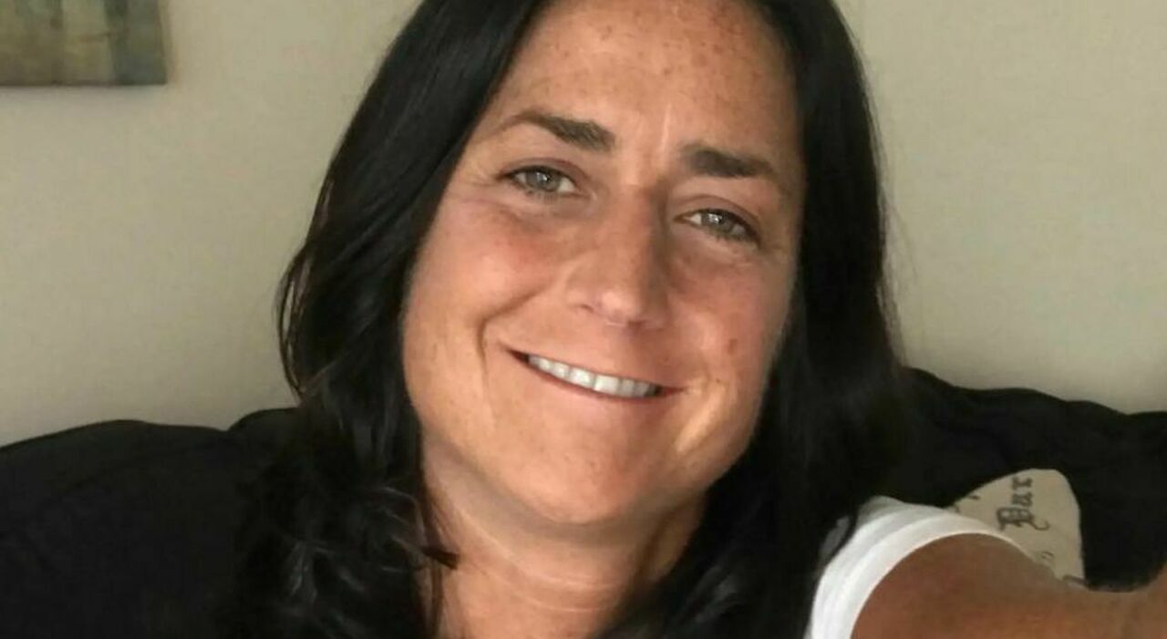 https://statics.cedscdn.it/photos/MED_HIGH/2025/10/19/9136637_19125240_amy_morrell_insegnante_morta_calcio_studentessa_scuola_oggi_19_ottobre_2025.jpg