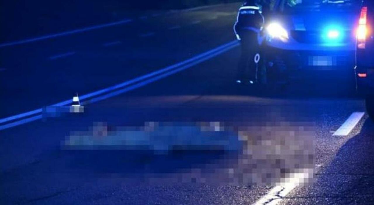 Pesaro, choc sulle Siligate: muore investito a 25 anni, stava andando a prendere il bus vestito di nero Pesaro, choc sulle Siligate: muore investito a 25 anni, stava andando a prendere il bus vestito di nero