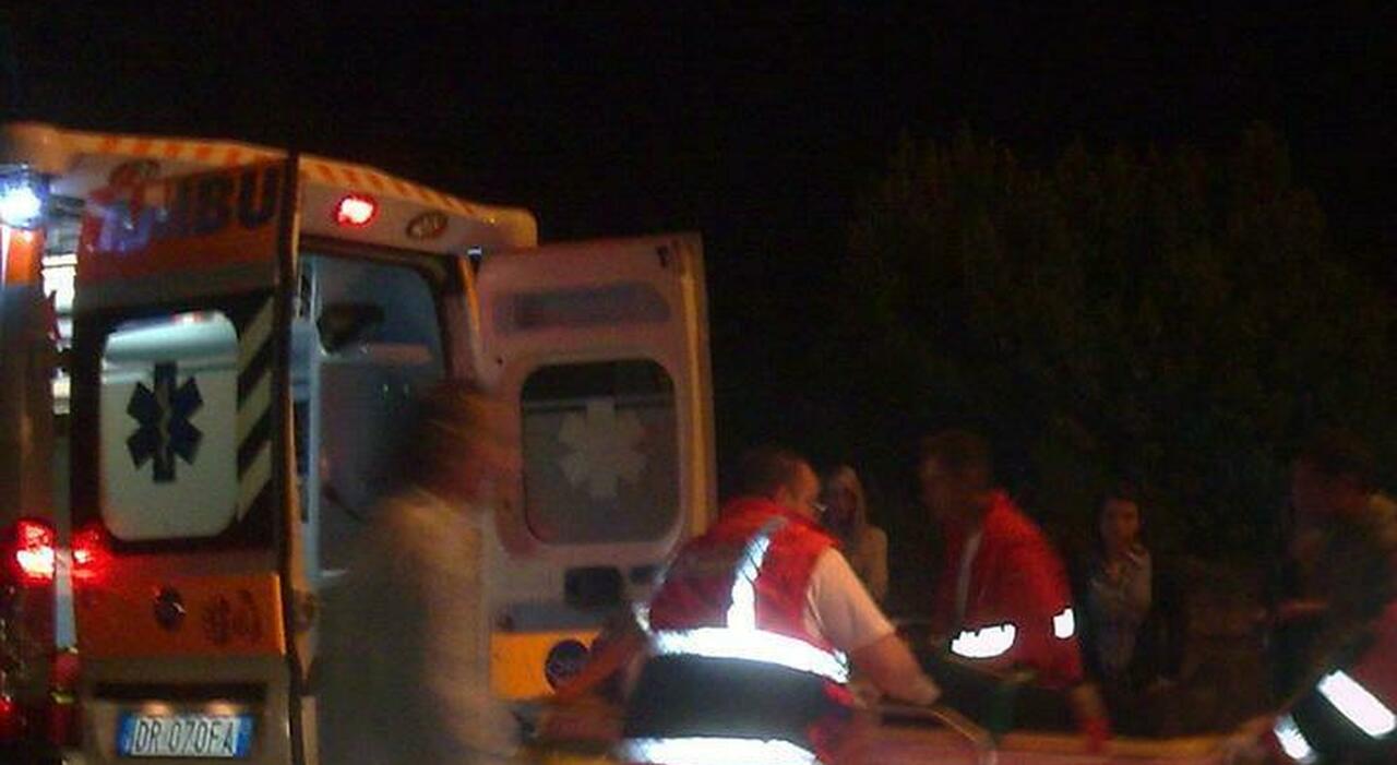 Incidente stradale: moto contro auto, morto 22enne Incidente stradale: moto contro auto, morto 22enne