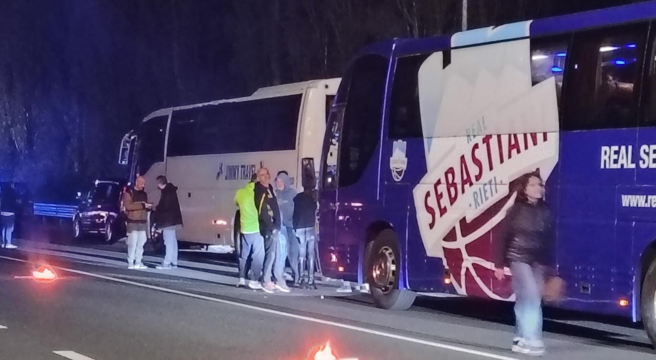 Rieti Pistoia, la trappola in strada e l?agguato del "commando" di ultrà. «Sono sbucati in un attimo dal nulla» Rieti Pistoia, la trappola in strada e l?agguato del "commando" di ultrà. «Sono sbucati in un attimo dal nulla»