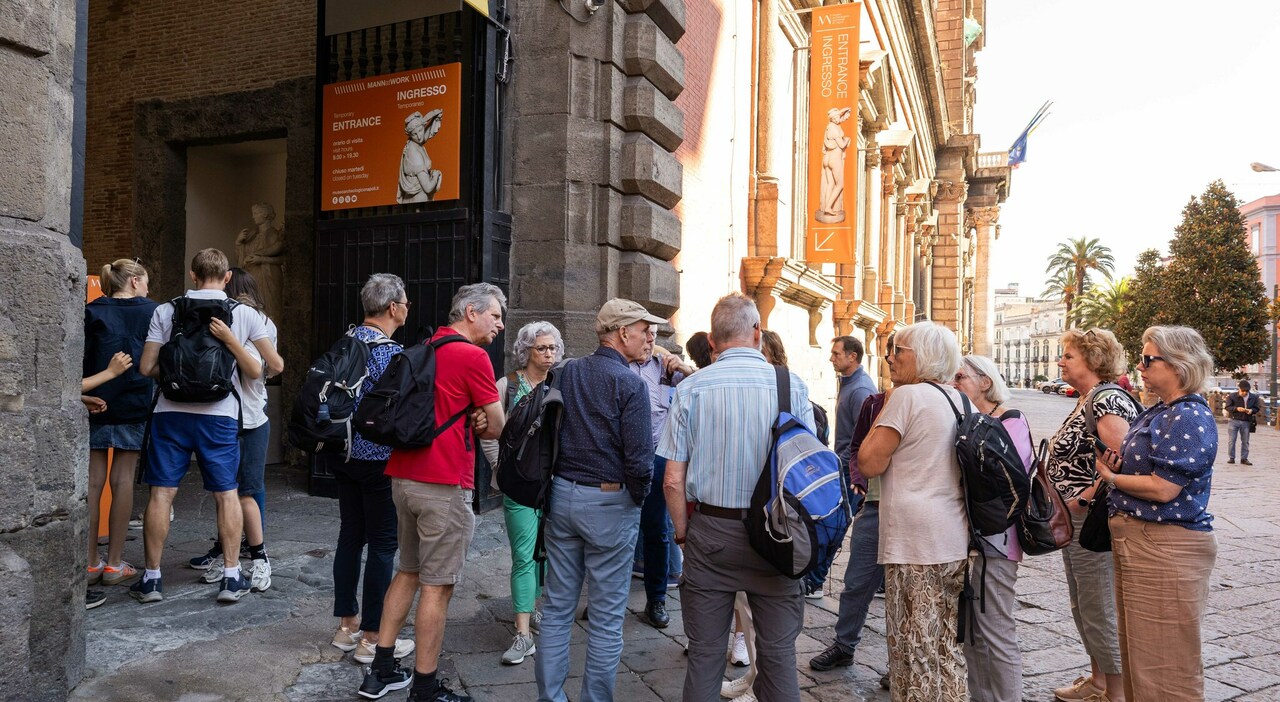 boom di turisti a napoli manfredi in 3 anni 45 moltissimi stranieri