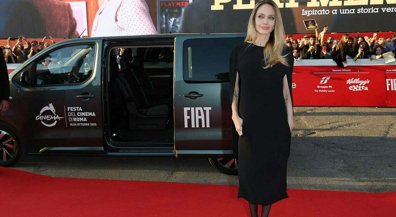 Angelina Jolie sul tappeto rosso alla Festa del Cinema di Roma