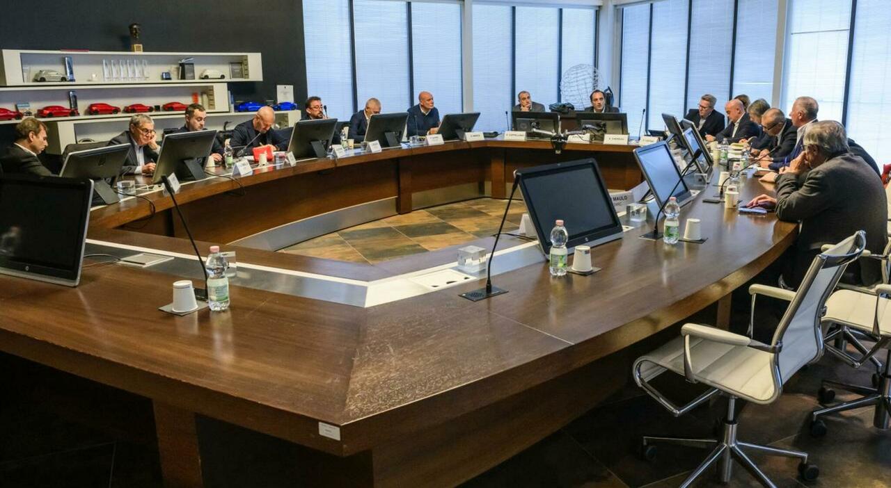 L'incontro al Centro Stile Fiat di Torino tra l'amministratore delegato di Stellantis, Antonio Filosa, e i sindacati metalmeccanici.