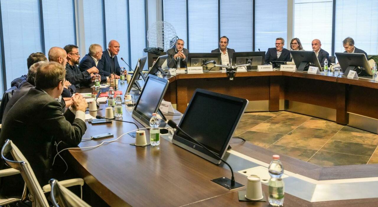 al Centro Stile Fiat di Torino l'incontro tra l'amministratore delegato di Stellantis, Antonio Filosa, e i sindacati metalmeccanici.