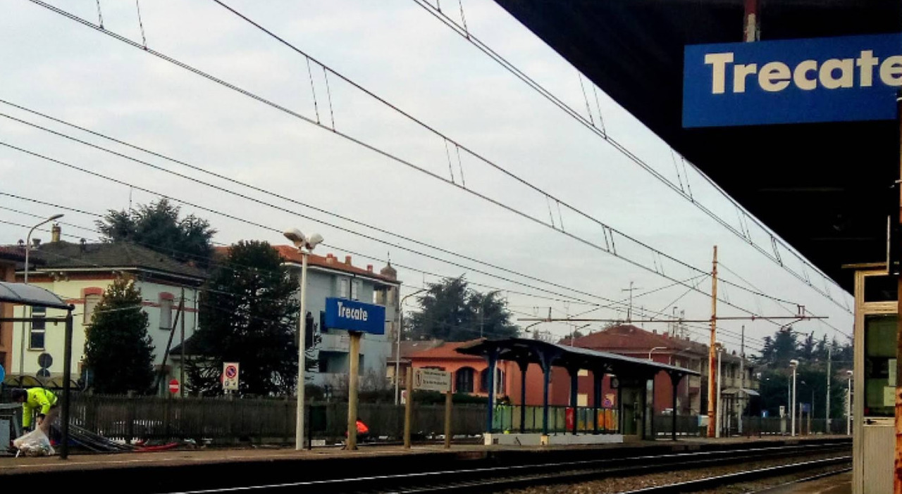 Trecate, treno investe tre giovani vicino Novara: un morto e due feriti. Interrotta la linea Milano-Torino
