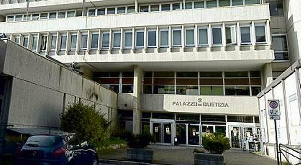Macerata, violenza sessuale su una bimba: arriva la condanna bis per un falegname. Era amico dei genitori della piccola Macerata, violenza sessuale su una bimba: arriva la condanna bis per un falegname. Era amico dei genitori della piccola
