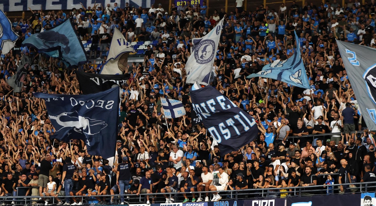 Psv Napoli, ad Eindhoven arrestati 180 tifosi azzurri «per impedire disordini» Psv Napoli, ad Eindhoven arrestati 180 tifosi azzurri «per impedire disordini»