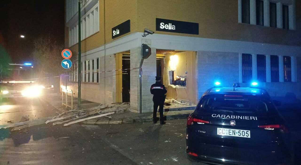 Salento, fatto esplodere un altro bancomat nella notte: l Salento, fatto esplodere un altro bancomat nella notte: l