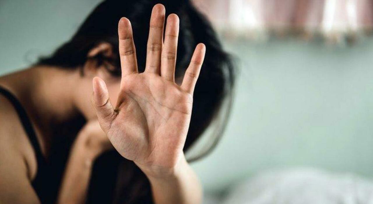 Assolto dopo lo stupro di una 17enne , i giudici: «Lei non era vergine. Ha accettato di appartarsi, doveva aspettarselo» Assolto dopo lo stupro di una 17enne , i giudici: «Lei non era vergine. Ha accettato di appartarsi, doveva aspettarselo»