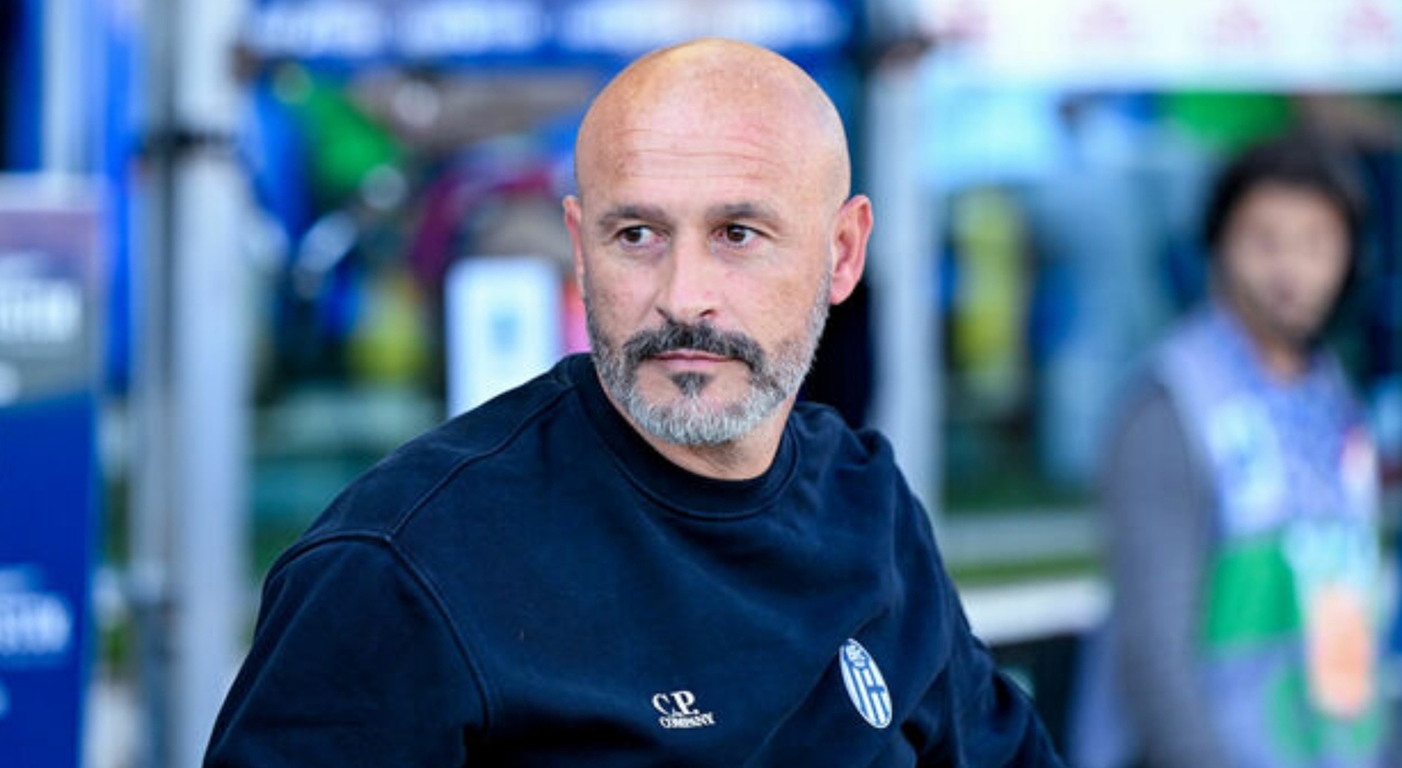 https://statics.cedscdn.it/photos/MED_HIGH/2025/10/21/9140423_21123518_vincenzo_italiano_polmonite_come_sta_ricoverato_allenatore_bologna_oggi_21_10_2025.jpg
