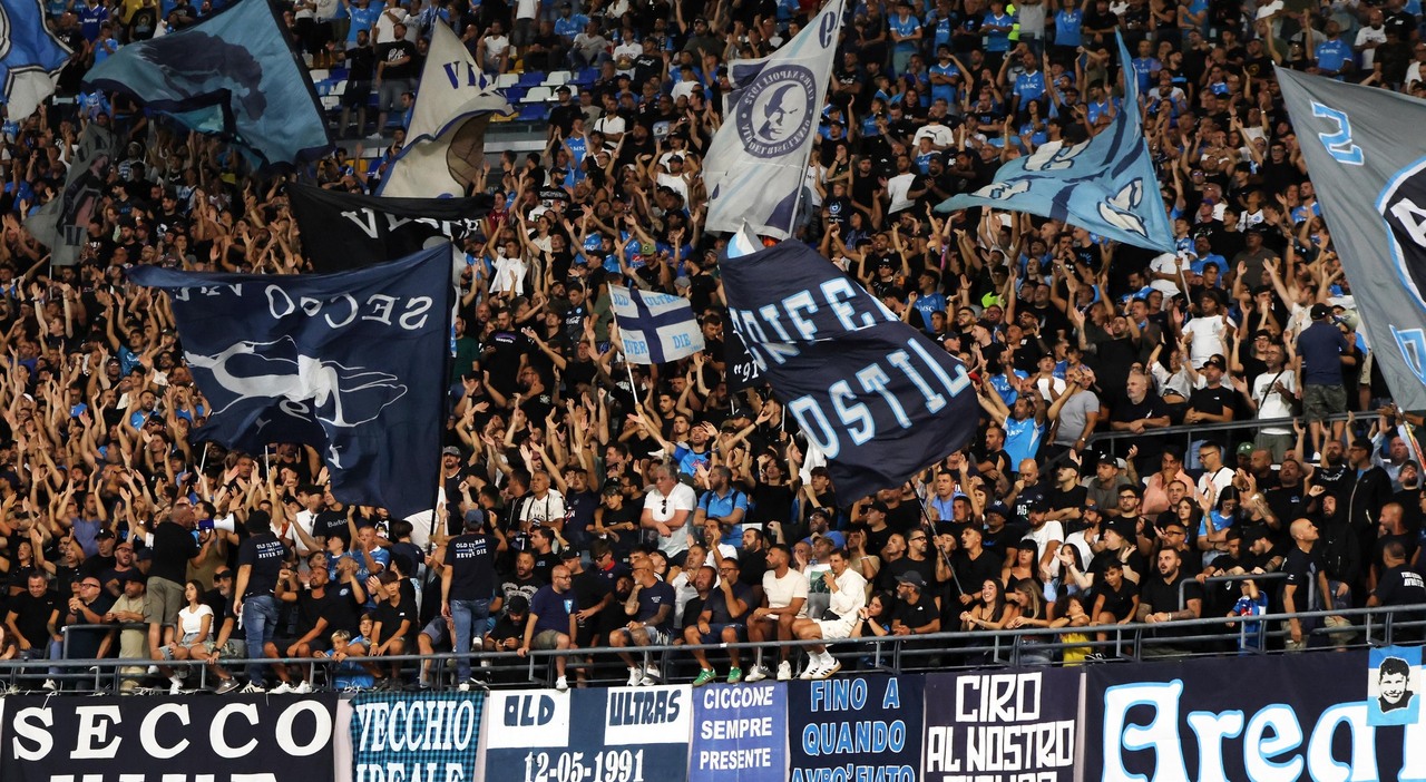 Tifosi arrestati ad Eindhoven, gli avvocati napoletani: «Fermati arrivati a 200, marchiati con un numero sulla mano» Tifosi arrestati ad Eindhoven, gli avvocati napoletani: «Fermati arrivati a 200, marchiati con un numero sulla mano»