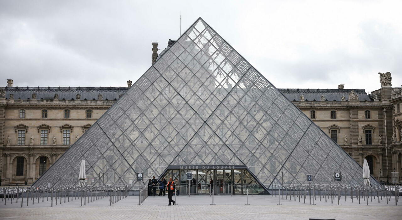 https://statics.cedscdn.it/photos/MED_HIGH/2025/10/21/9140508_21135925_furto_louvre_ladri_svaniti_nulla_esplode_caso_telecamere_come_ritrovata_corana_oggi_21_10_2025.jpg