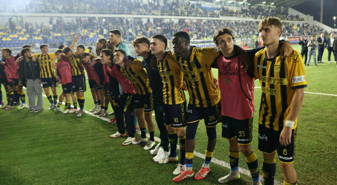 https://statics.cedscdn.it/photos/MED_HIGH/2025/10/21/9140593_21151516_figlio_boss_juve_stabia_41_bis_manager_minacce_oggi_21_10_25.jpg